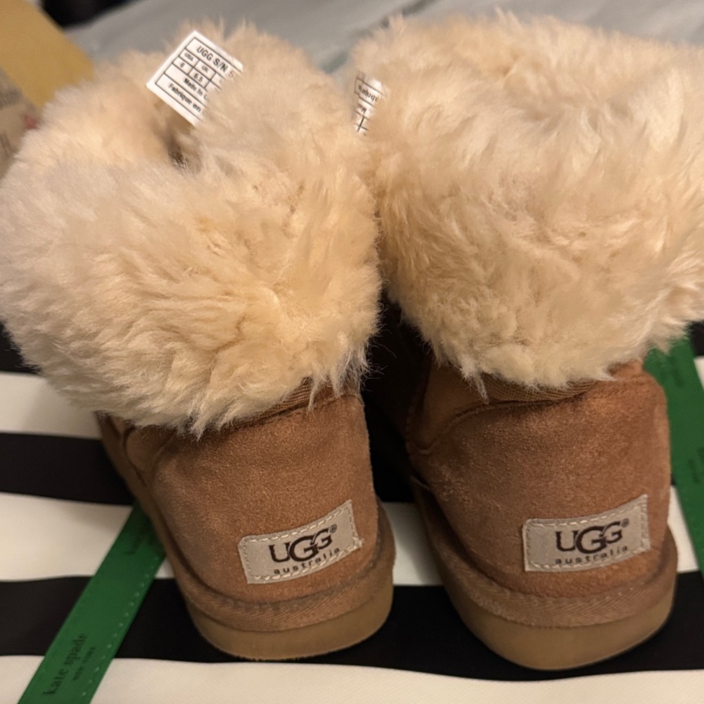 UGG woman’s Brown Boots with Soft Cream Lining